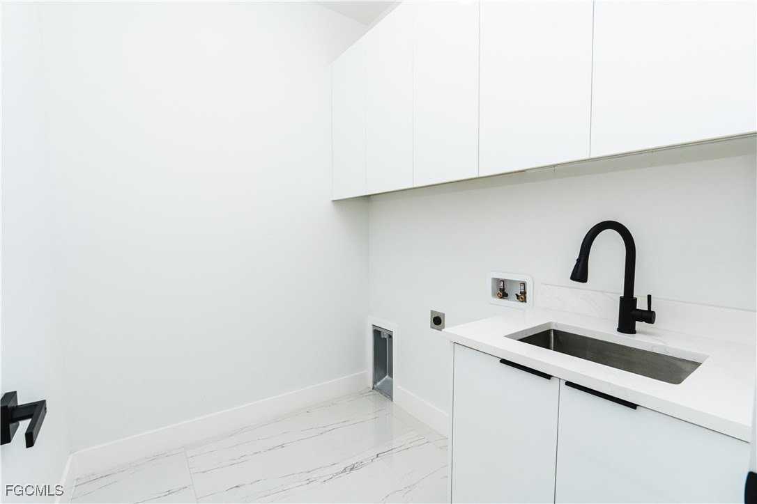 903 Ne 23rd St - Photo 7 of 28