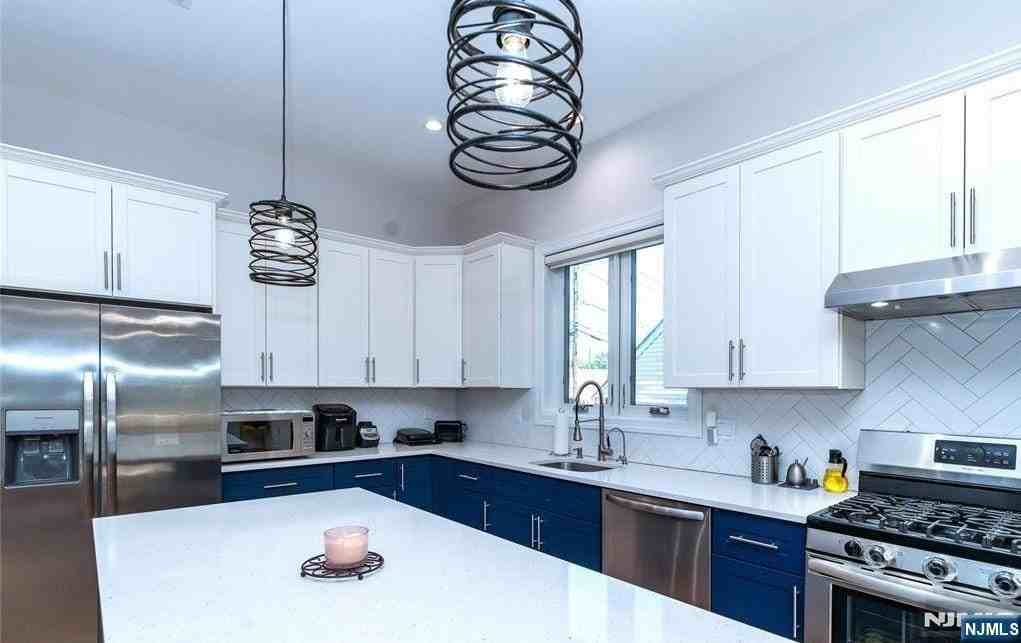 12 Lakeview Ave - Photo 5 of 25