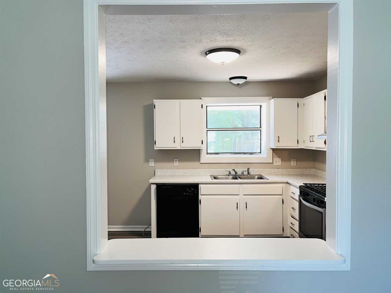 8975 Stonebridge Blvd - Photo 7 of 26