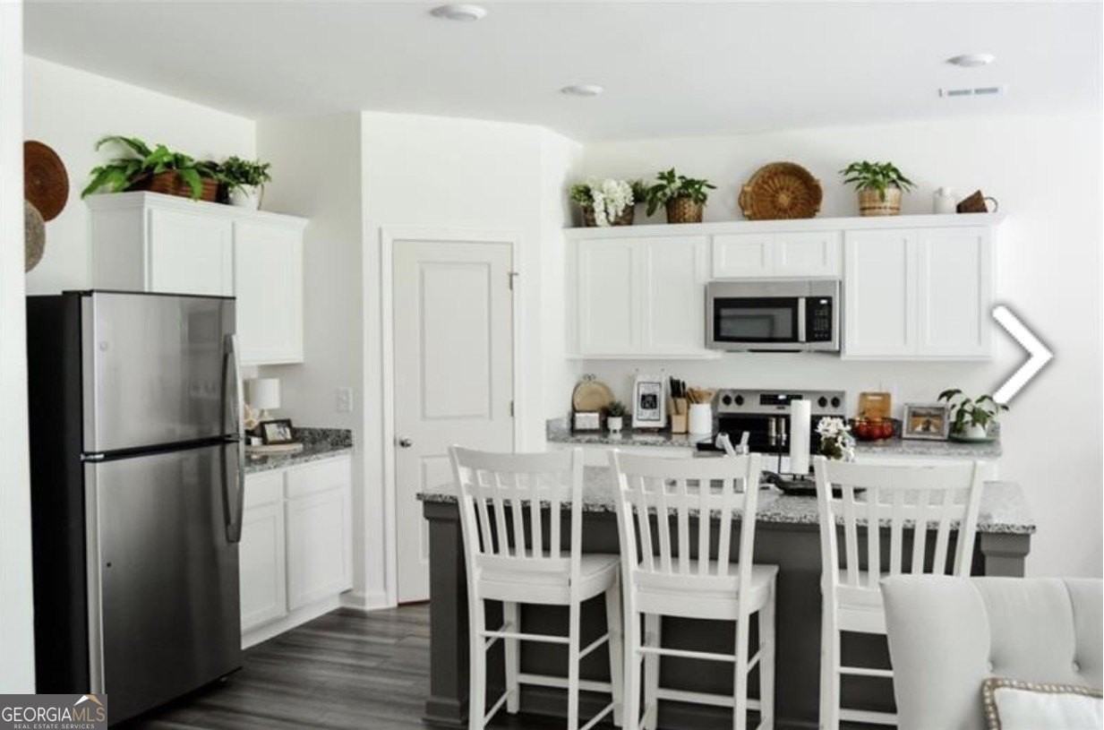 7584 Saffron Ave - Photo 6 of 31