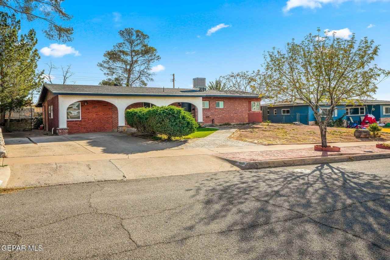 317 Olivia Cir - Photo 3 of 39