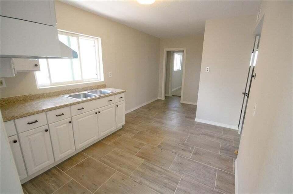 2413 San Diego Ave - Photo 4 of 15