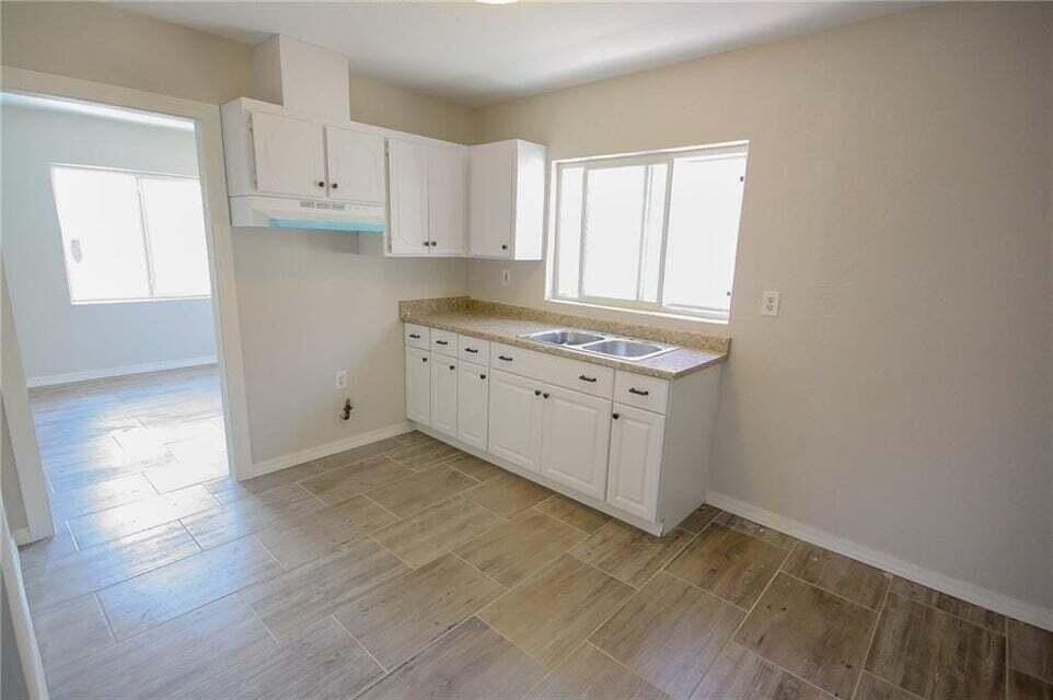 2413 San Diego Ave - Photo 5 of 15