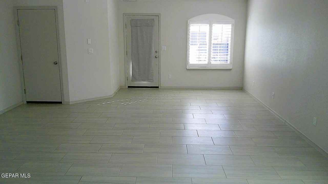 7441 Norte Mesa Ln - Photo 3 of 26