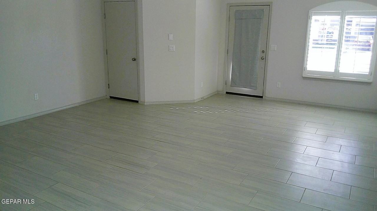 7441 Norte Mesa Ln - Photo 4 of 26