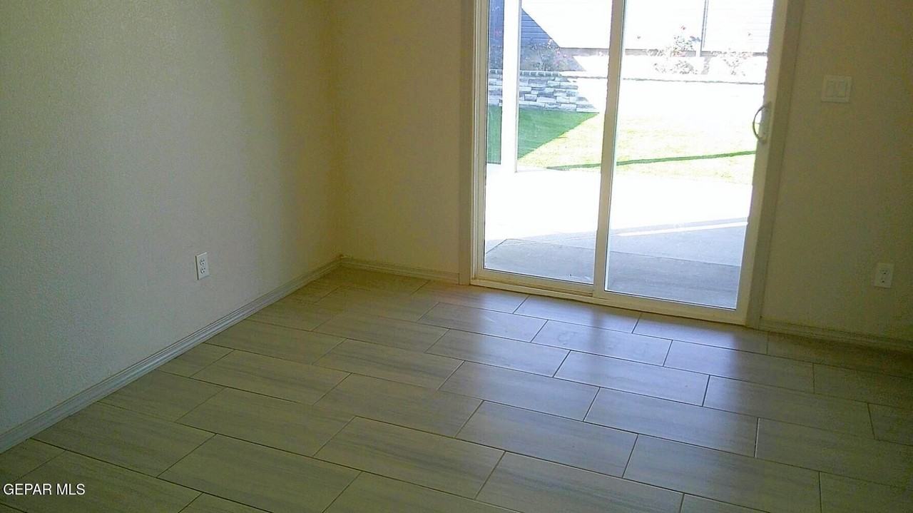 7441 Norte Mesa Ln - Photo 7 of 26