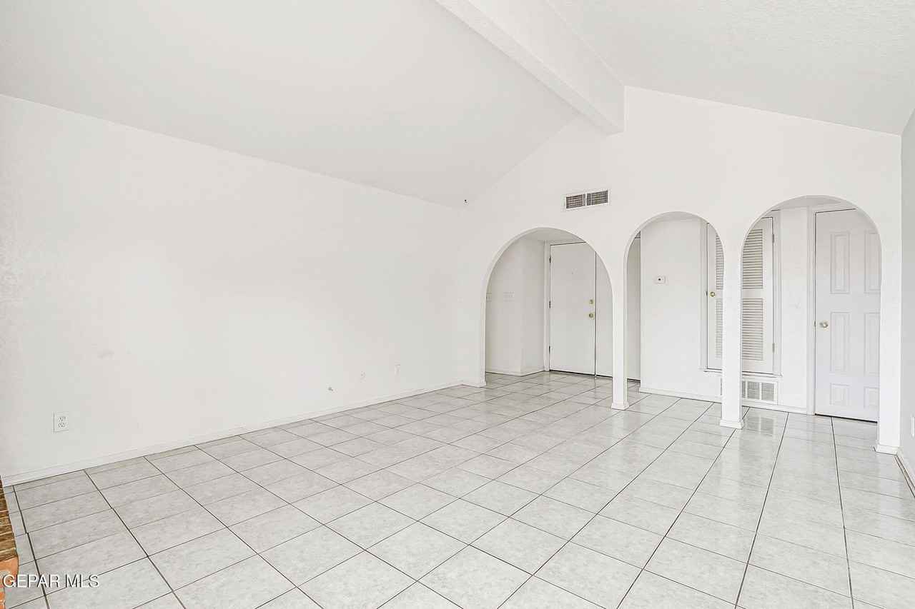 3229 E Glen Dr - Photo 7 of 31