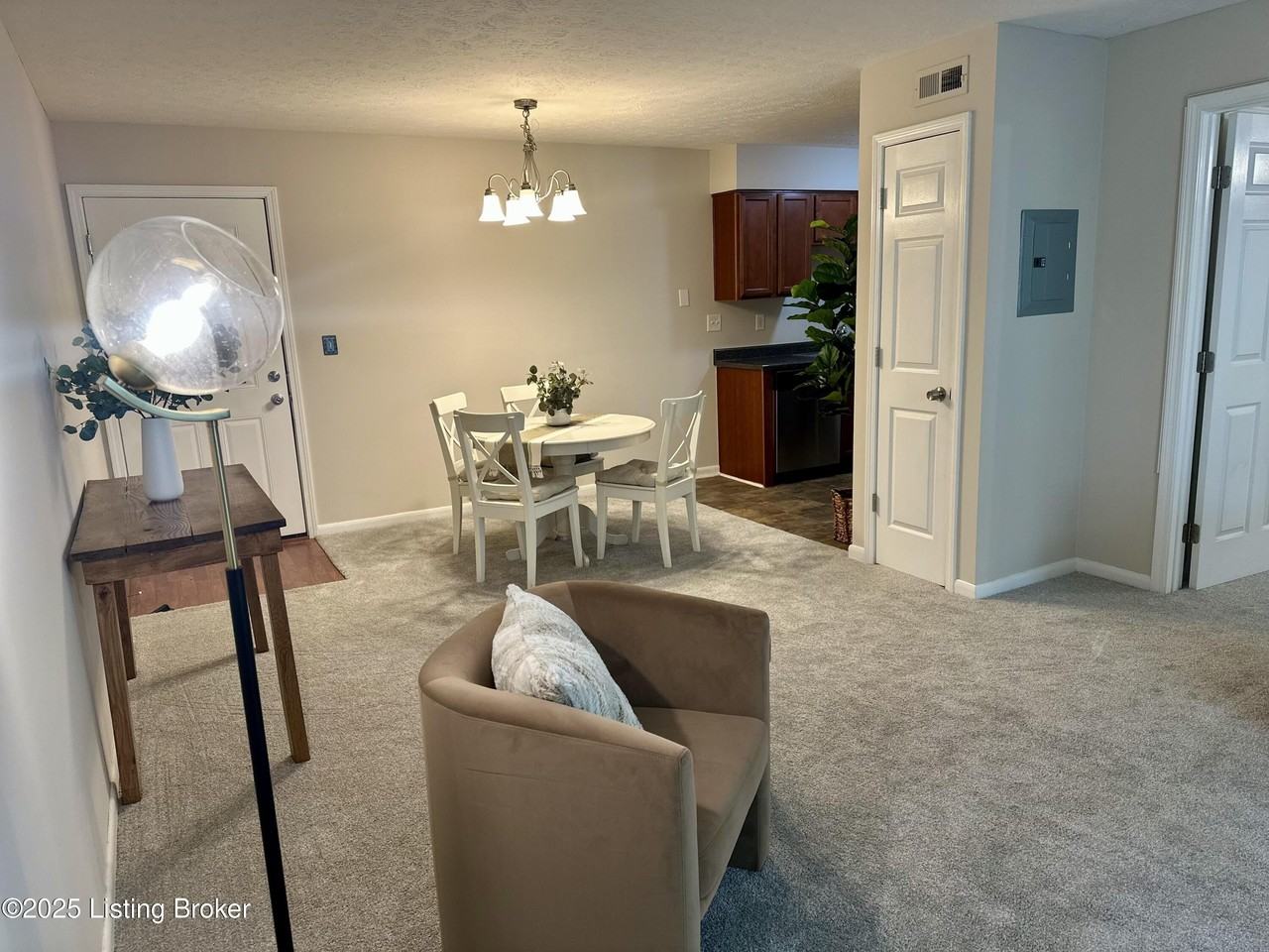 219 Middletown Sq - Photo 2 of 21