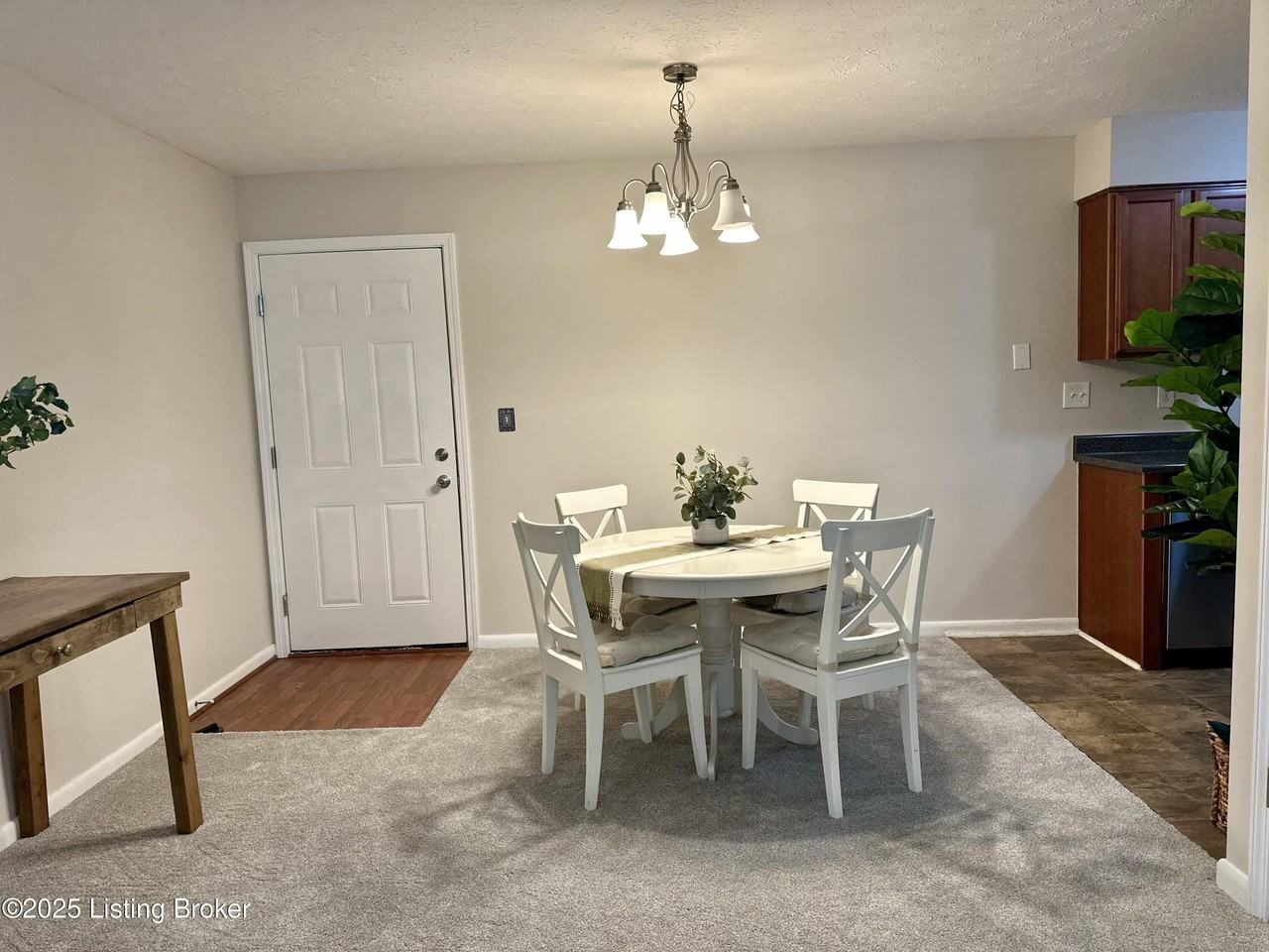 219 Middletown Sq - Photo 3 of 21