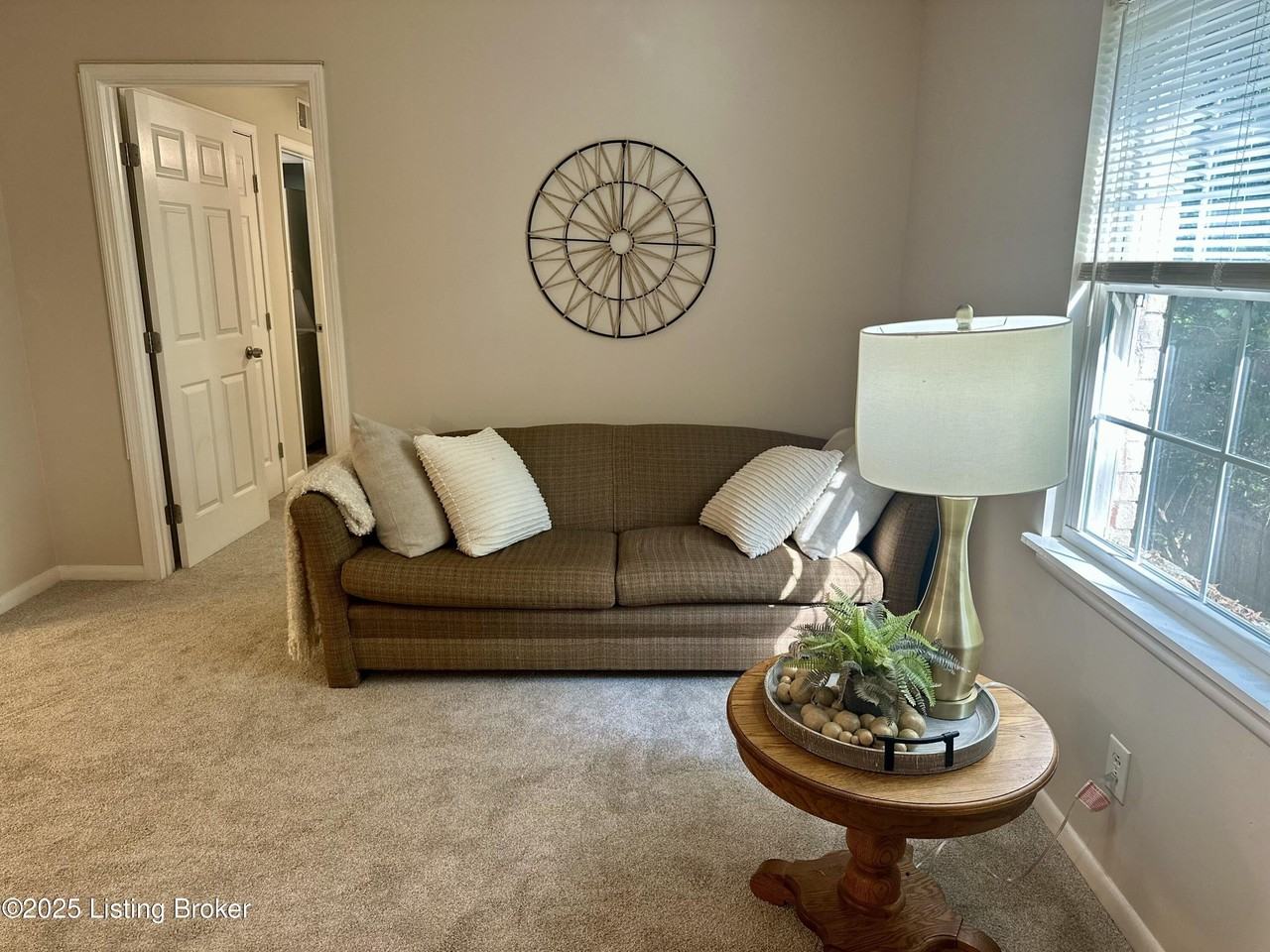 219 Middletown Sq - Photo 7 of 21