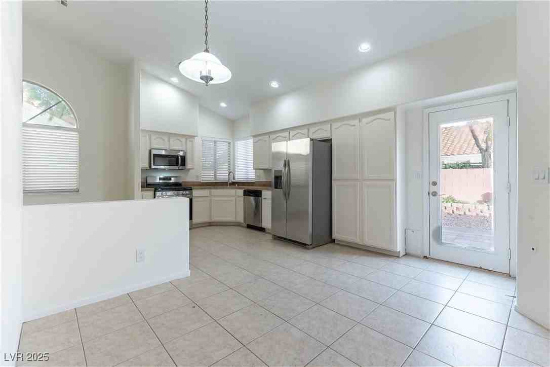 3804 Banana Ct - Photo 4 of 10