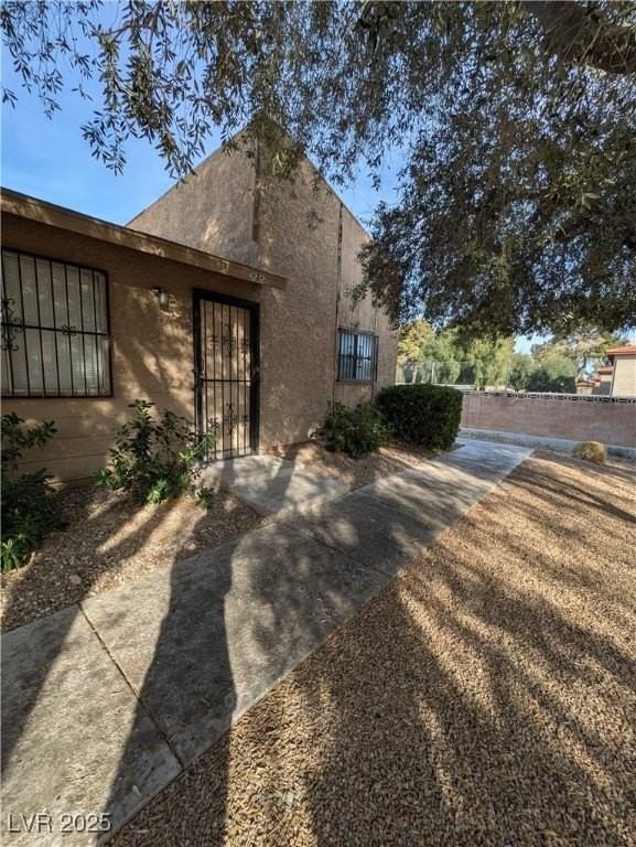 4252 Rollingstone Dr - Photo 2 of 20