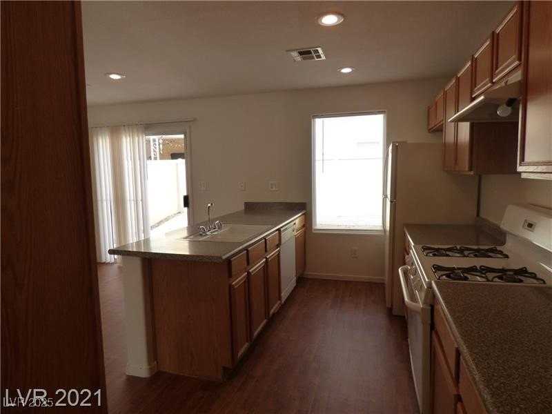 6082 Las Nubes Dr - Photo 4 of 20