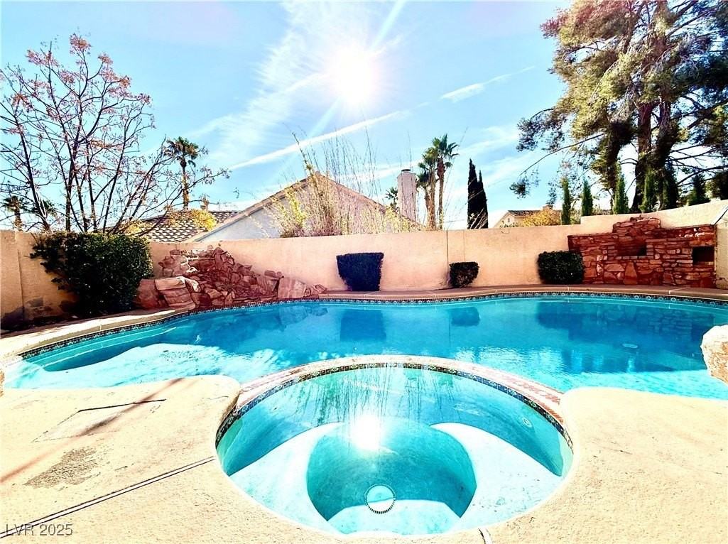 10001 Coral Sands Dr - Photo 2 of 23