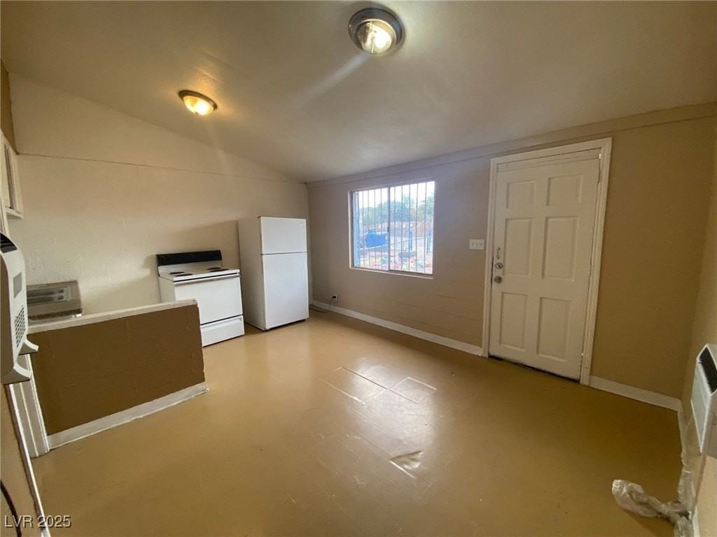 1130 Laurel Ave - Photo 2 of 15