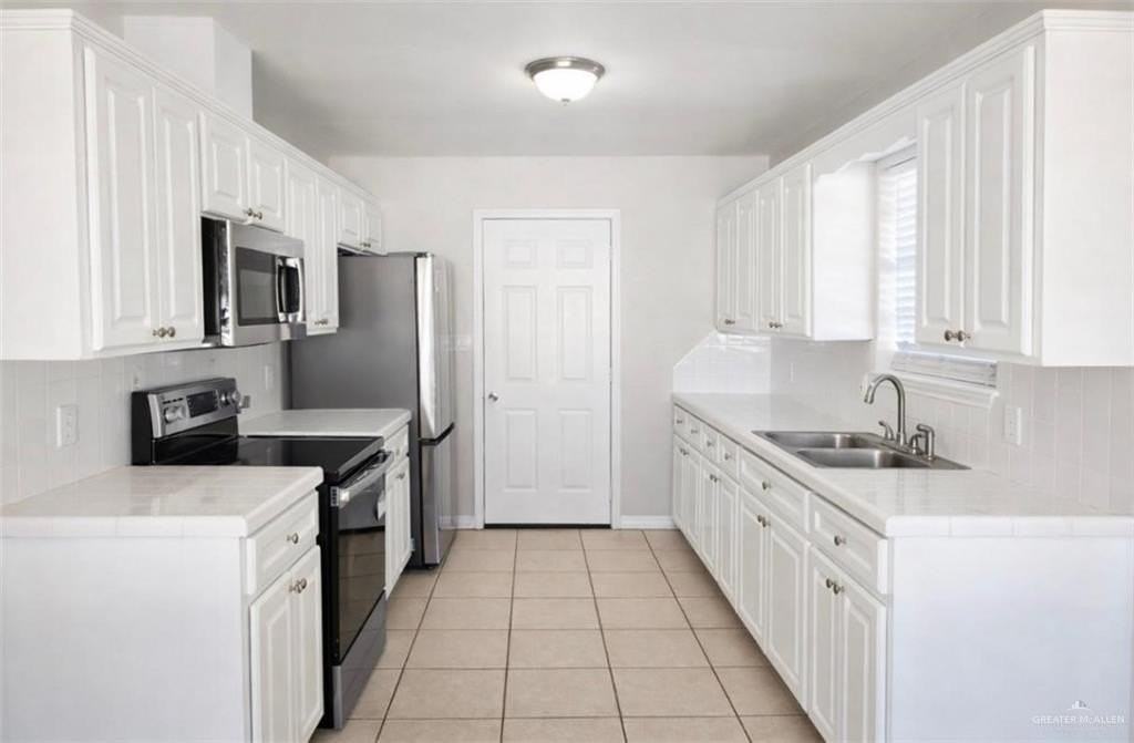 2115 E 29th St - Photo 6 of 18