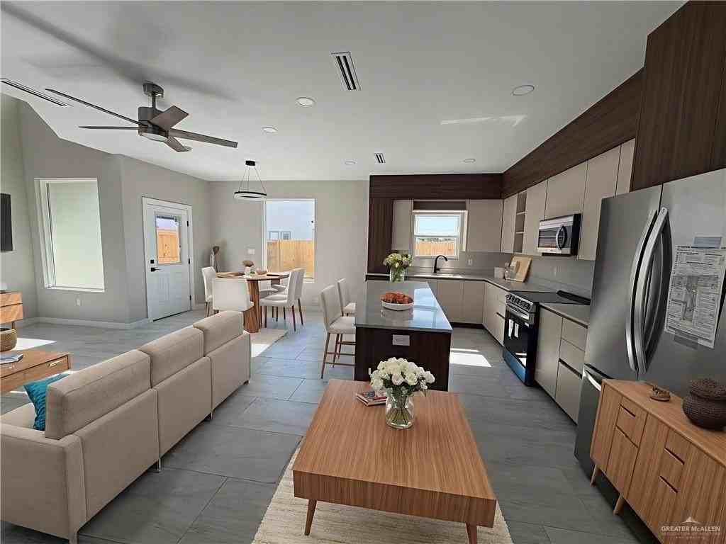 2222 Corales St - Photo 5 of 20