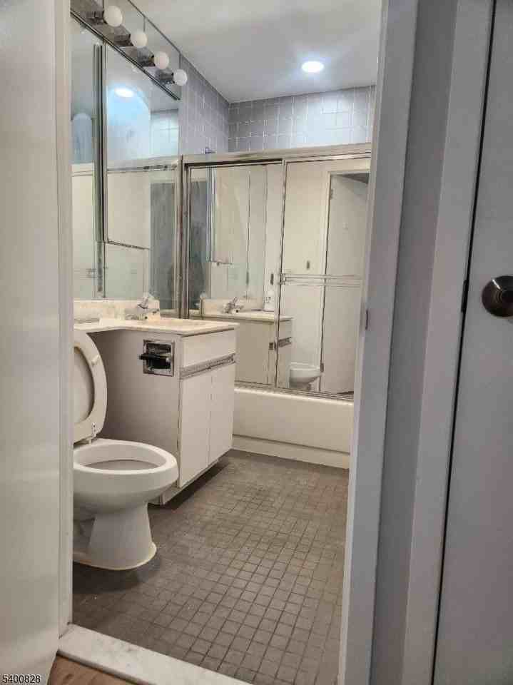 111 Mulberry St #6I - Photo 5 of 9