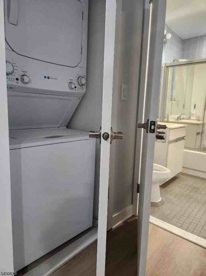 111 Mulberry St #6I - Photo 7 of 9