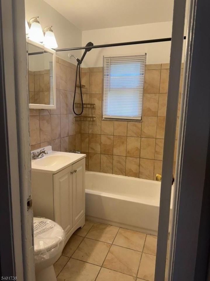 330 Franklin Ave #D7 - Photo 4 of 6