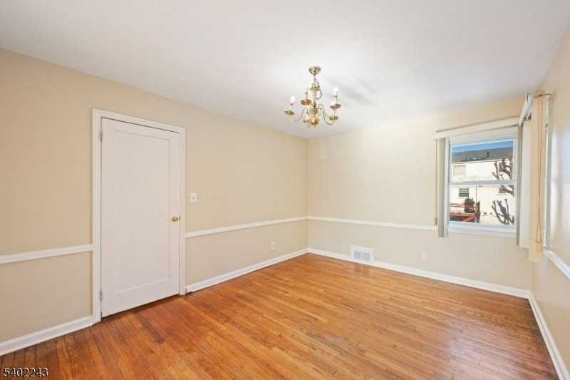 298 Newark Ave - Photo 7 of 27