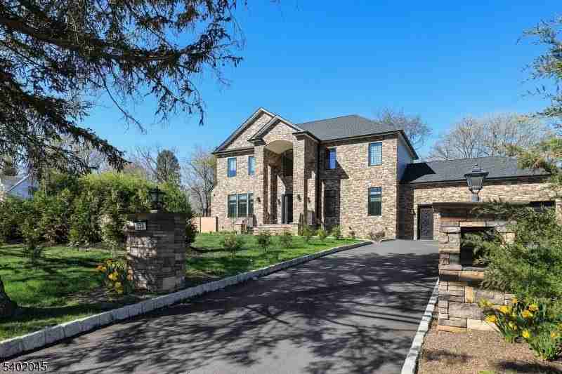 333 Mount Airy Rd - Photo 4 of 43