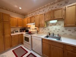 featured image of 5222 Richmond Rd #22