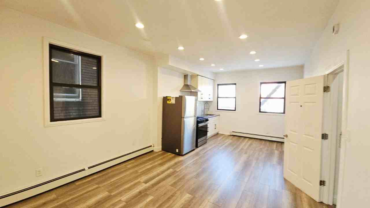 1210 12th St #2 - Photo 4 of 10