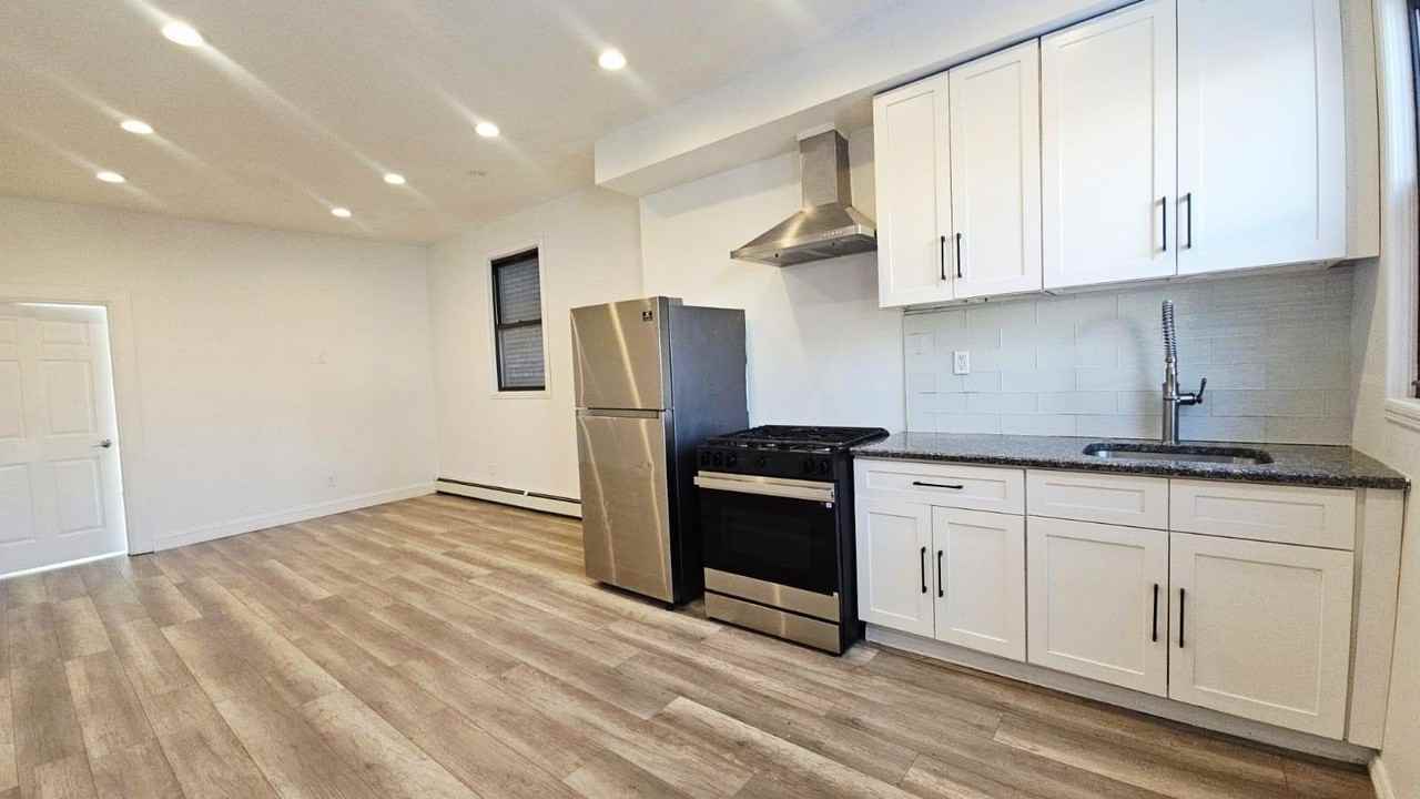 1210 12th St #2 - Photo 5 of 10