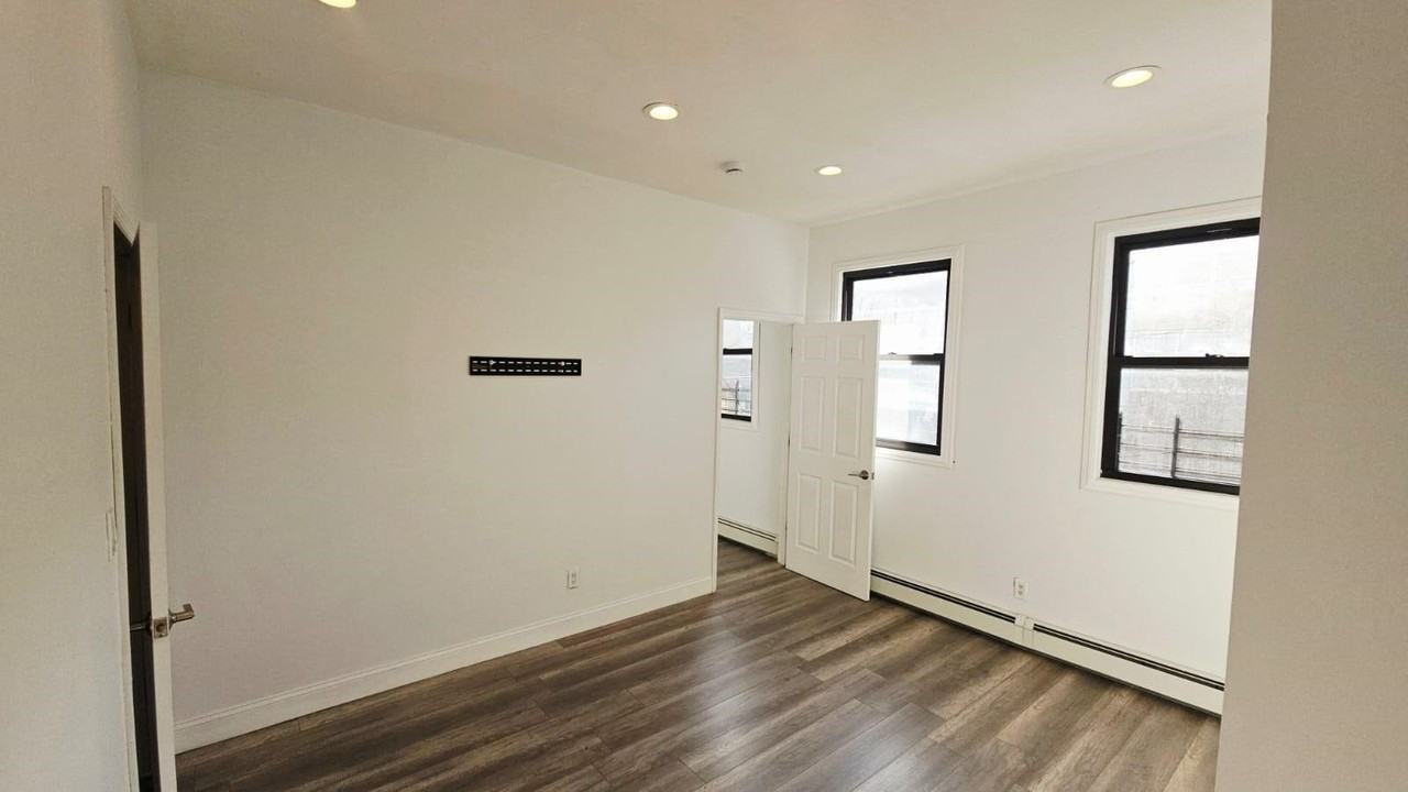 1210 12th St #2 - Photo 6 of 10