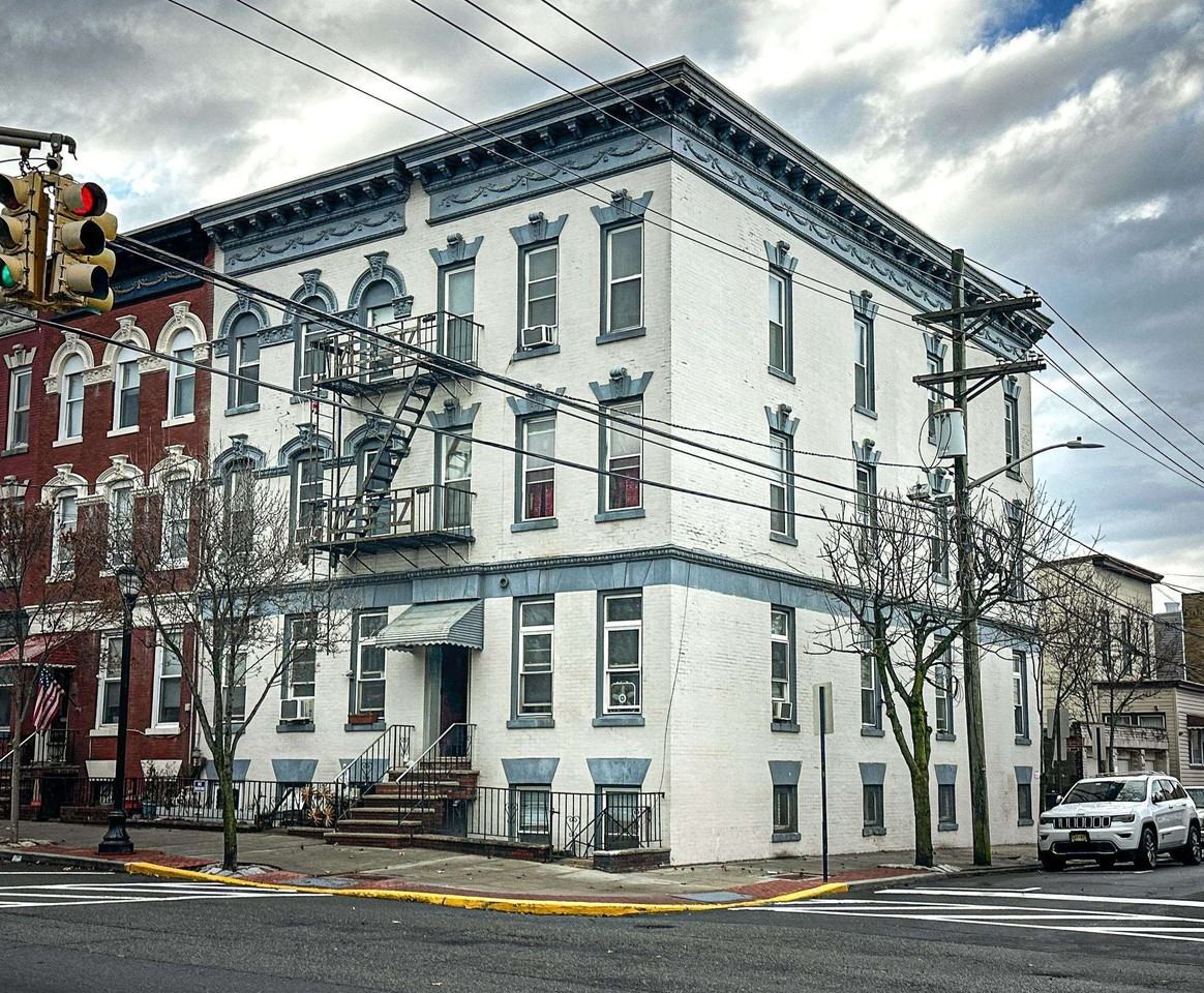 2315 New York Ave #C4