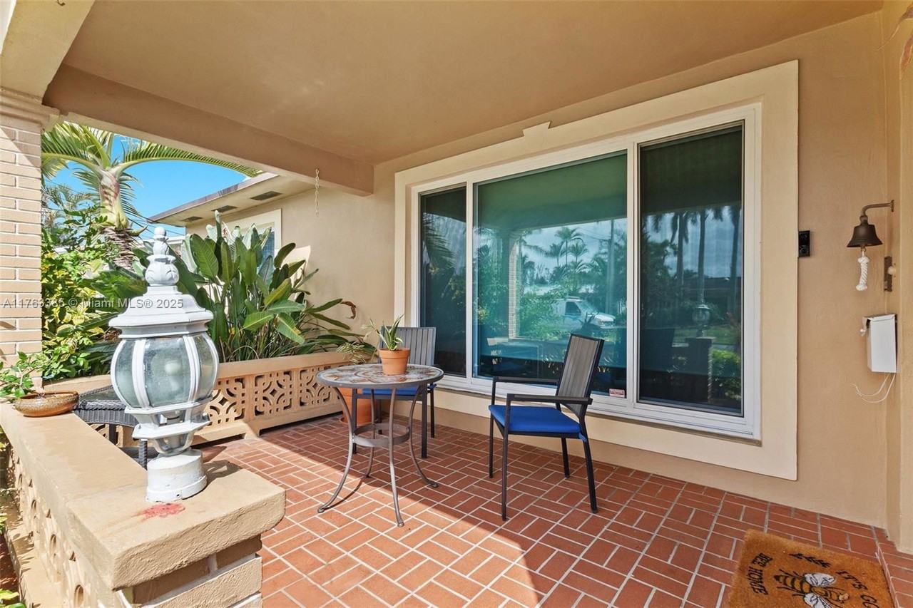 1424 Nautilus Isle - Photo 2 of 8