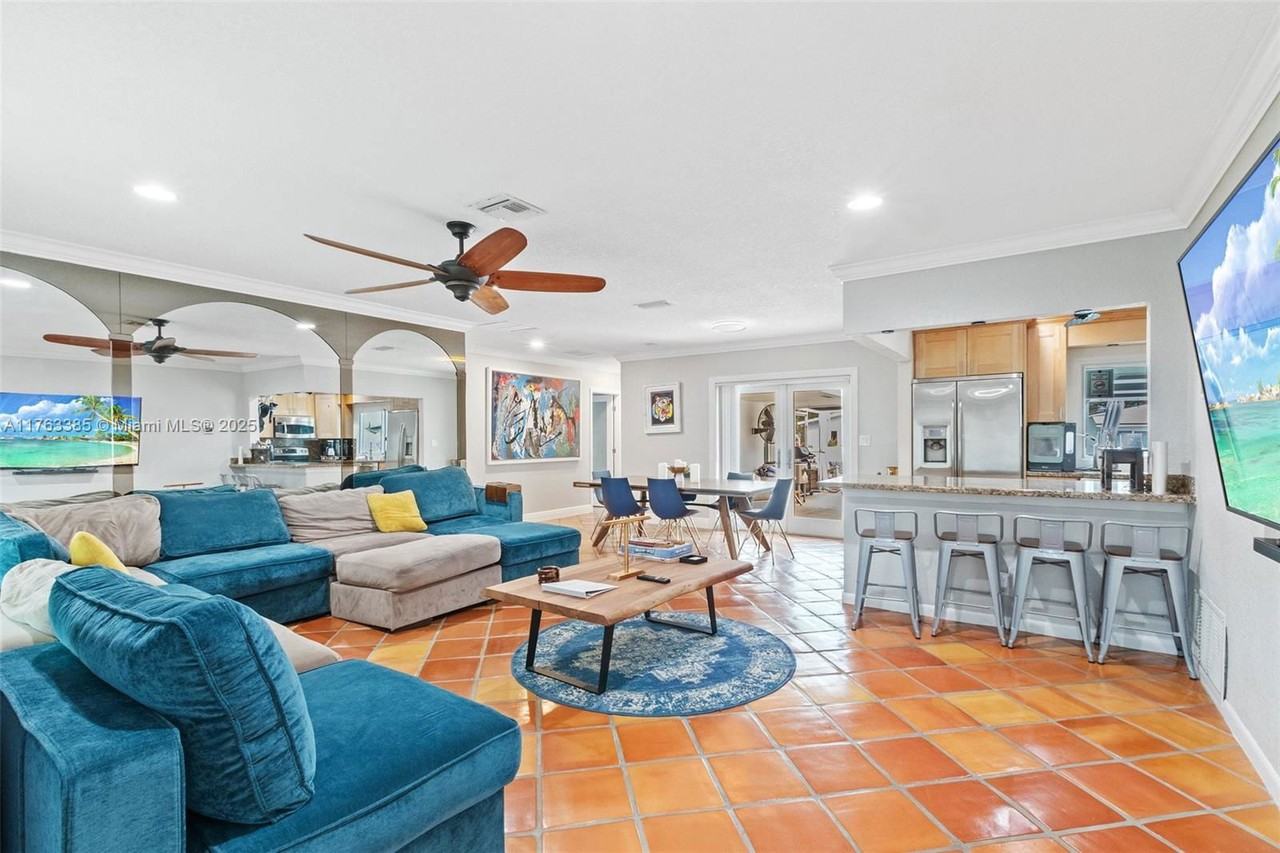 1424 Nautilus Isle - Photo 3 of 8