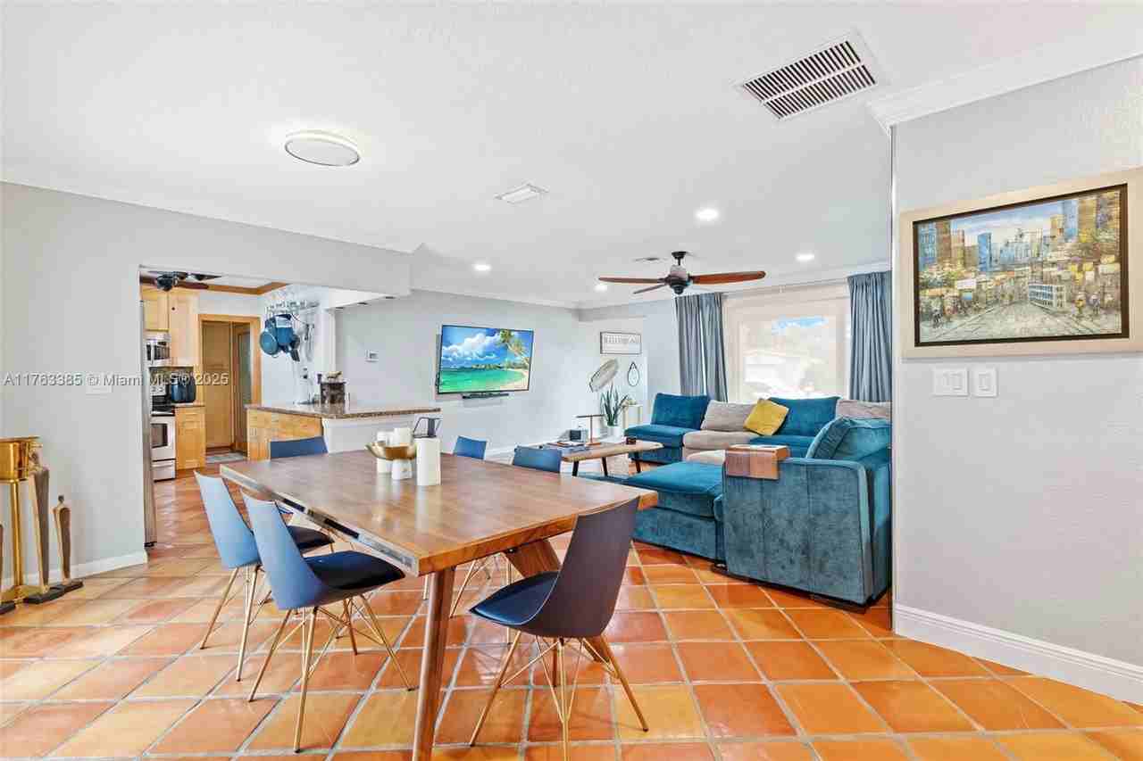 1424 Nautilus Isle - Photo 5 of 8