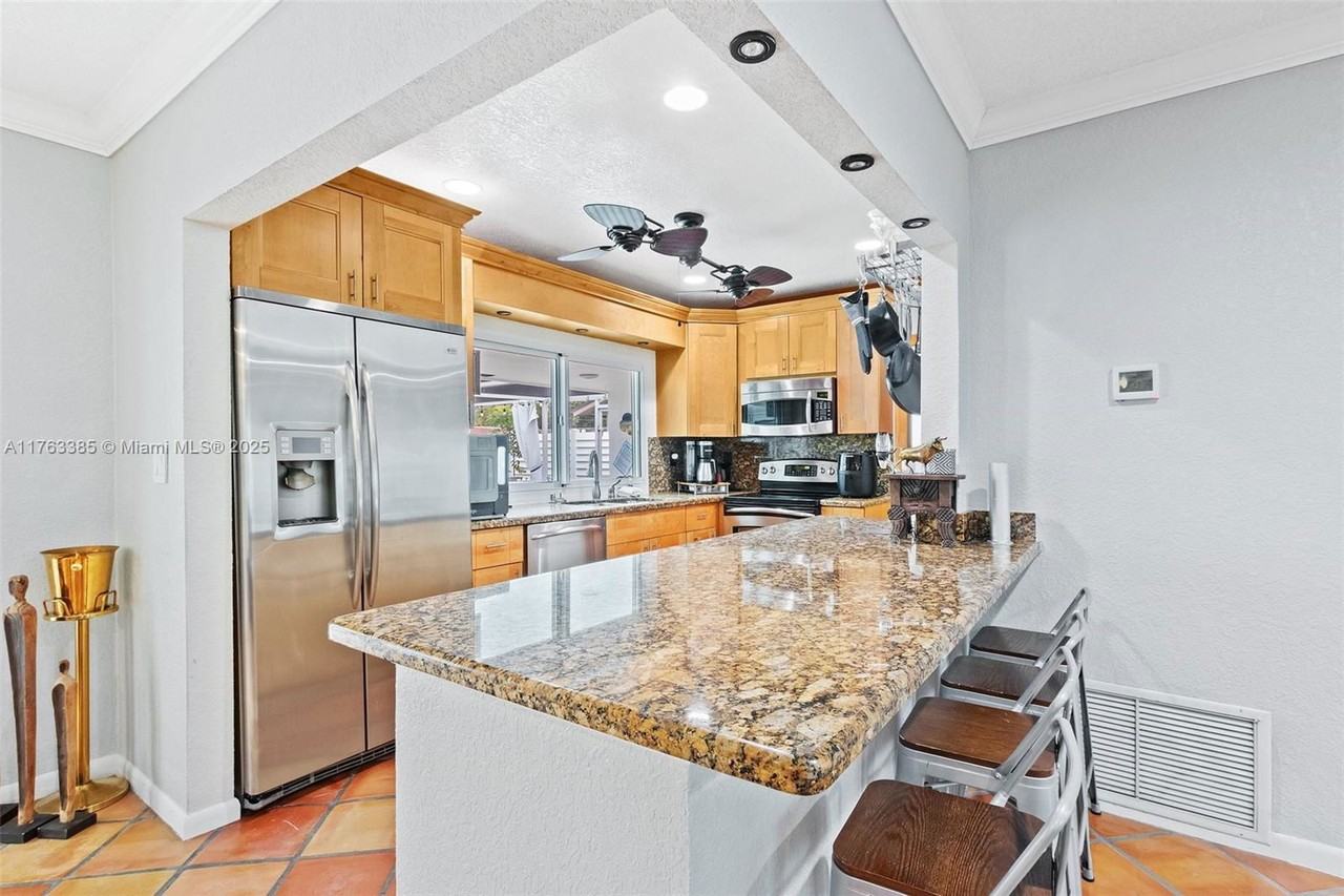 1424 Nautilus Isle - Photo 6 of 8