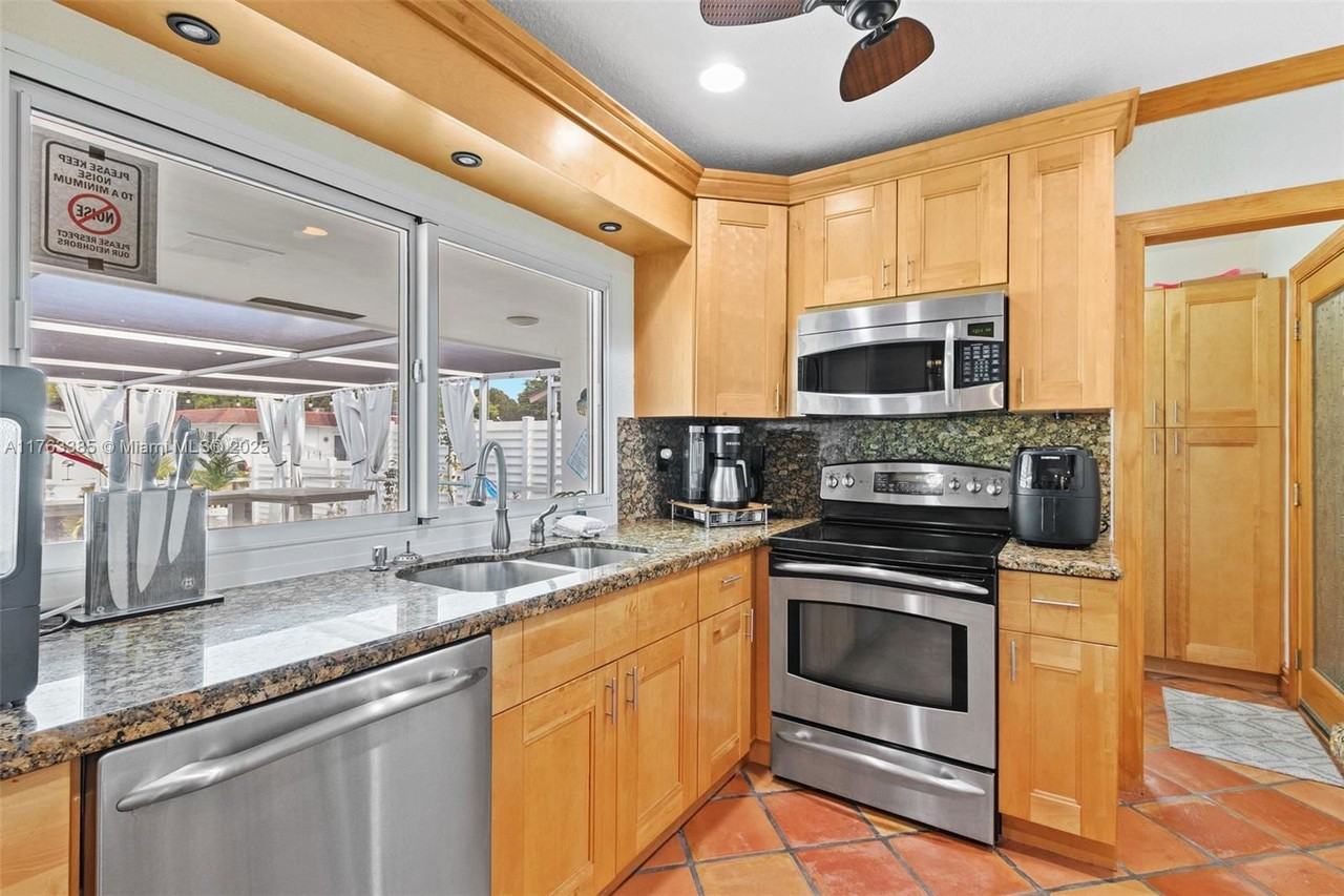 1424 Nautilus Isle - Photo 7 of 8