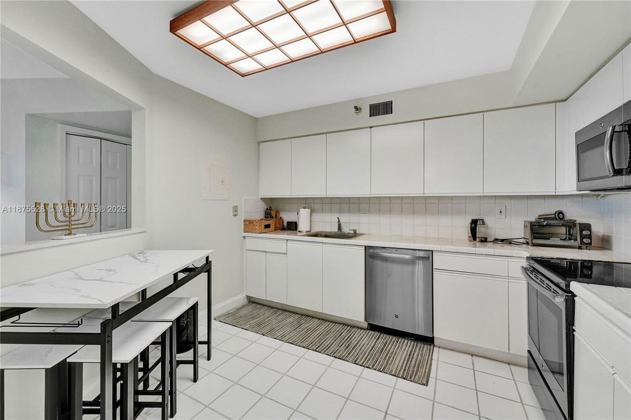 3650 Mystic Pointe Dr #3300 - Photo 3 of 8