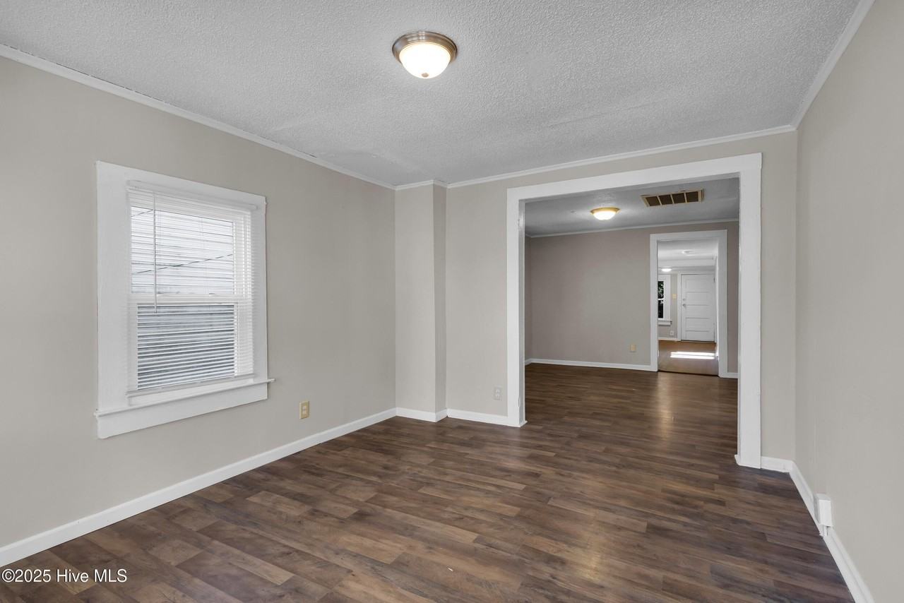 607 1st Ave - Photo 2 of 27