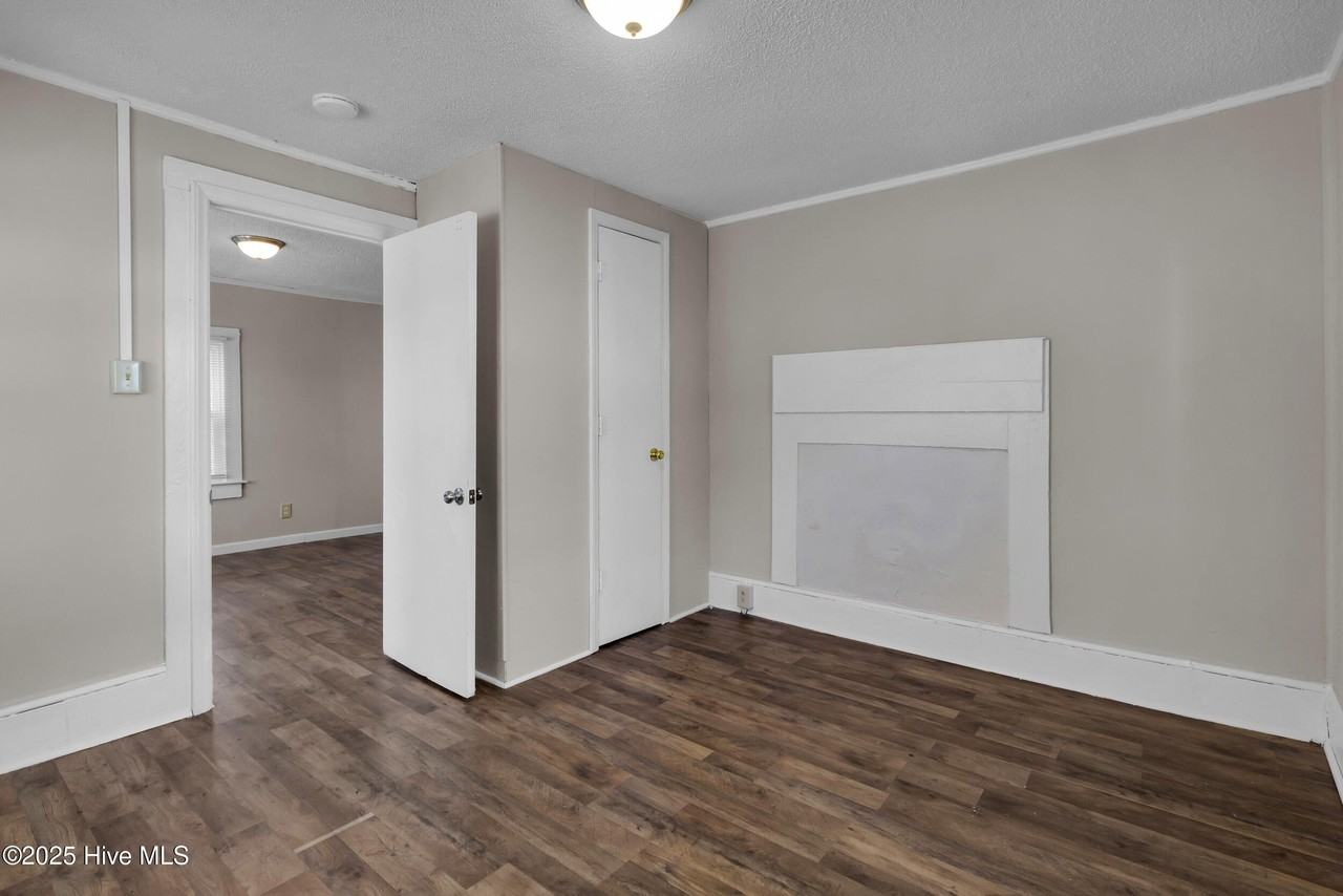 607 1st Ave - Photo 4 of 27