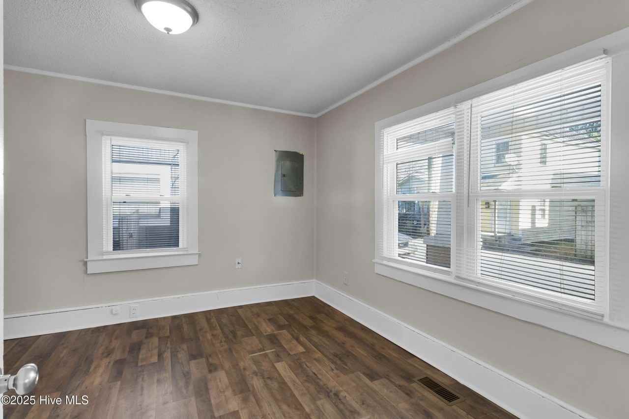 607 1st Ave - Photo 6 of 27