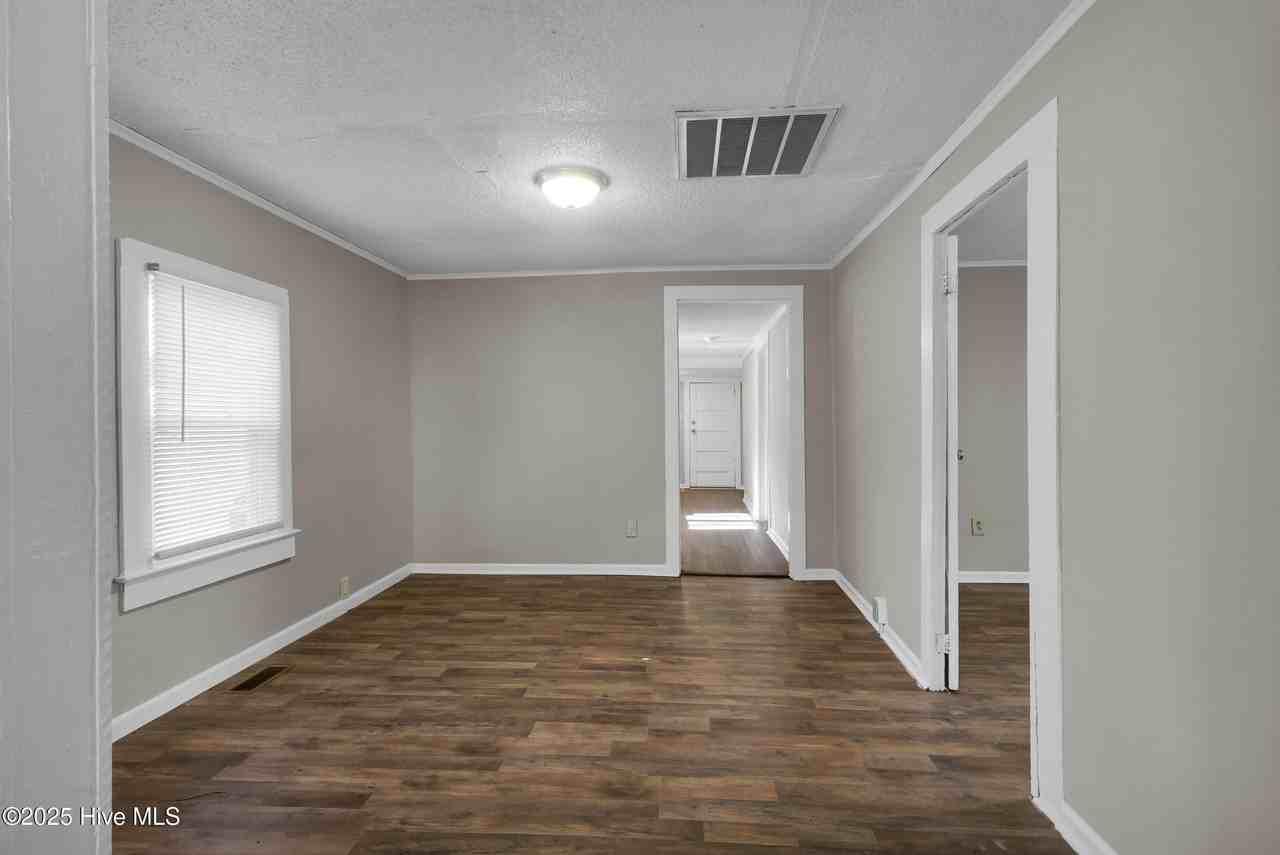 607 1st Ave - Photo 7 of 27