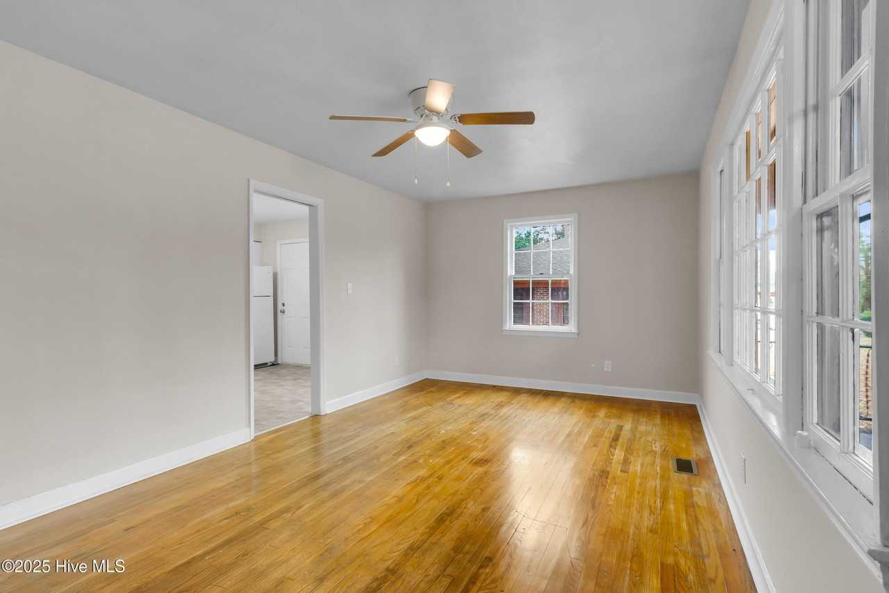 1508 Beaufort St - Photo 2 of 28