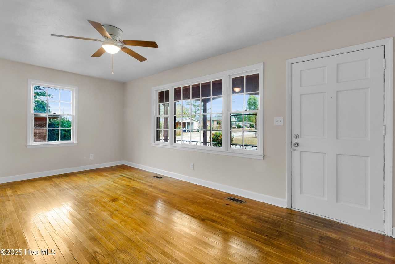 1508 Beaufort St - Photo 3 of 28