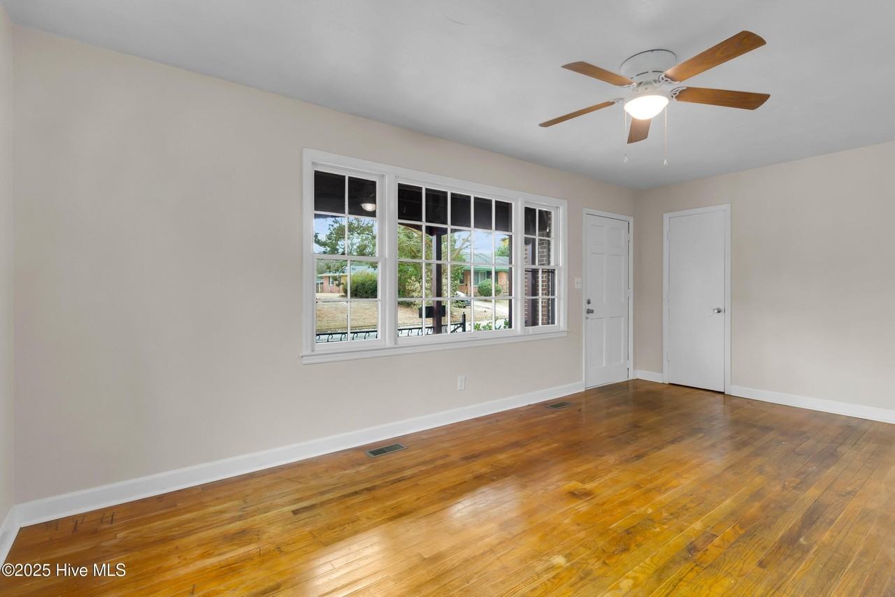 1508 Beaufort St - Photo 4 of 28