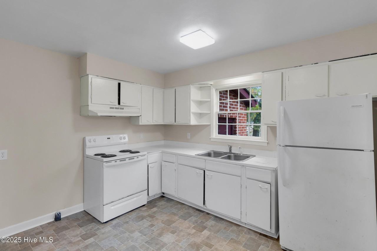 1508 Beaufort St - Photo 6 of 28