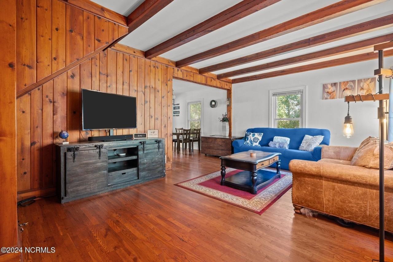 270 W Connecticut Ave - Photo 4 of 43