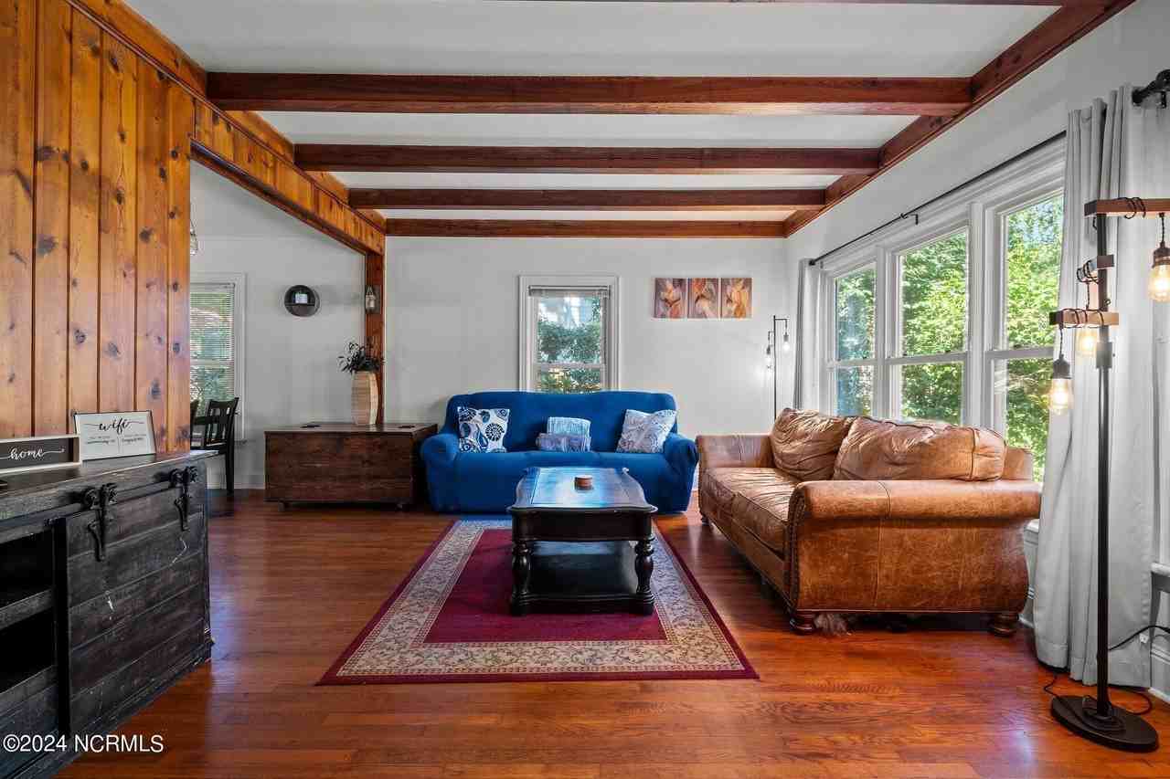 270 W Connecticut Ave - Photo 5 of 43