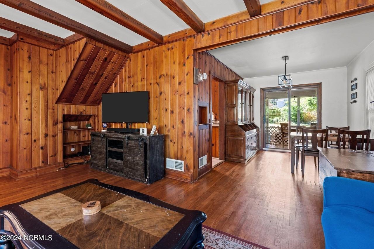 270 W Connecticut Ave - Photo 6 of 43