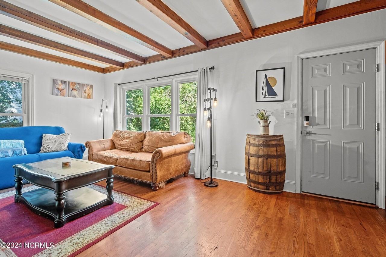 270 W Connecticut Ave - Photo 7 of 43