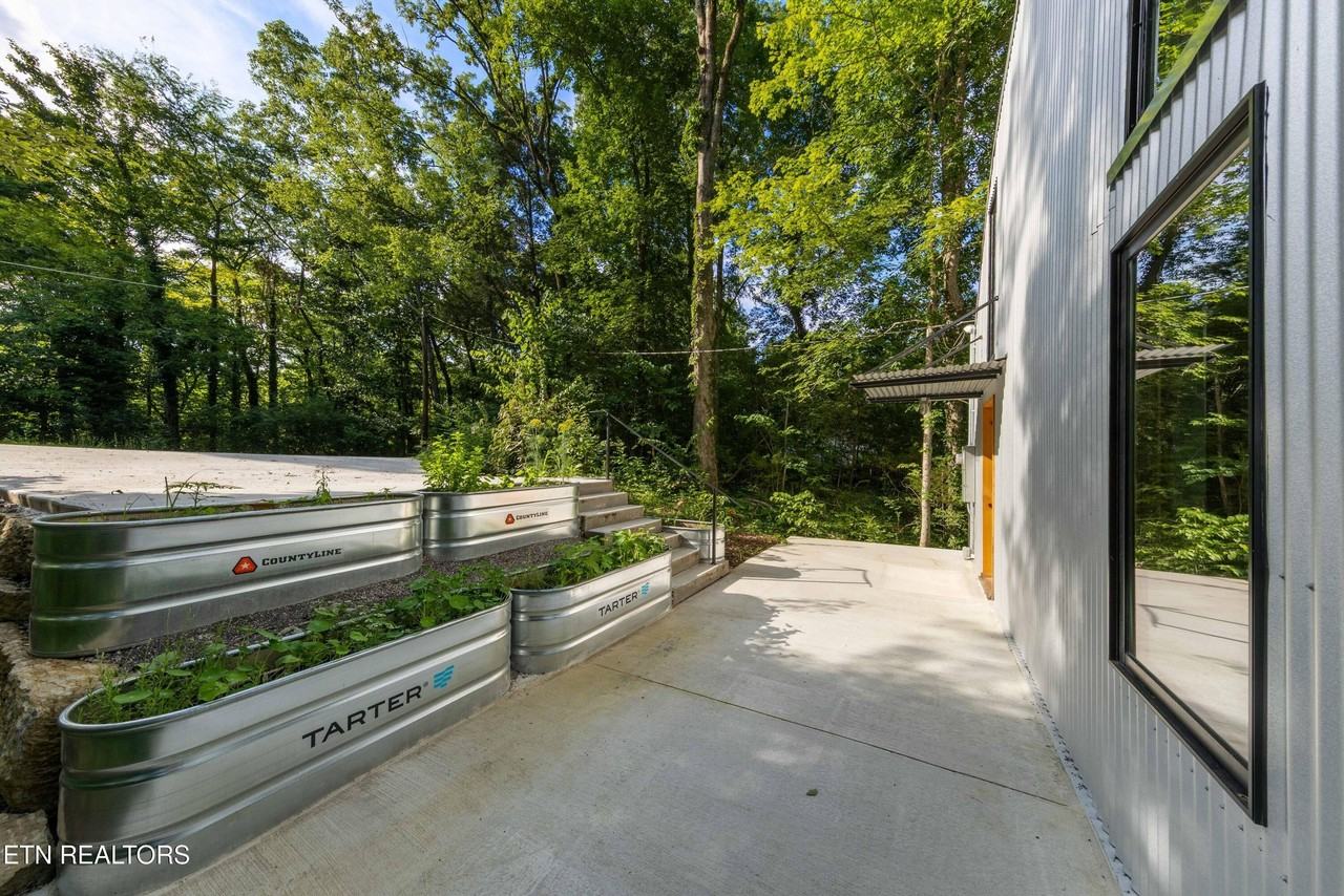 608 Lookout Ct - Photo 5 of 28